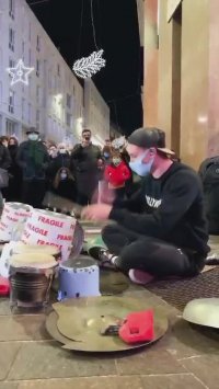 موسیقی خیابانی جالب با قابلمه !