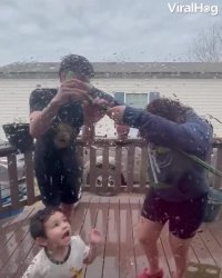 کلیپ خنده دار کوتاه ... دفاع جانانه از مامان